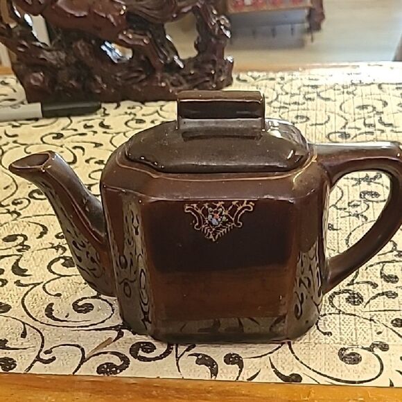 Elegant Japanese Ceramic Teapot - Picture 1 of 8